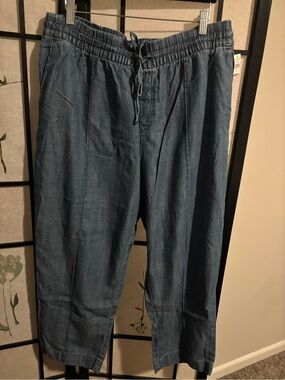 Gap Lightweight Drawstring Cropped Jean